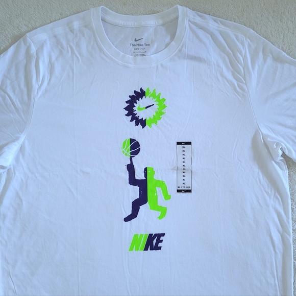 Nike👟 Man♂️ Spinning Basketball on Finger Dri-Fit Graphic Tee👕 - NWT - Picture 9 of 13